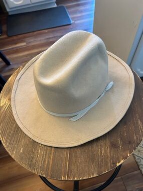 Unisex  Wide-Brim Felt Fedora Hat in Beige - Neutral Style